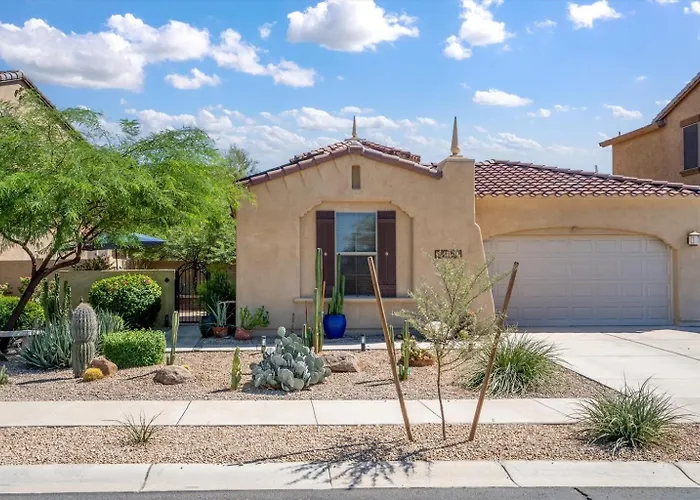 Estrella Golden Oasis Mountain View Back Yard! Holiday home