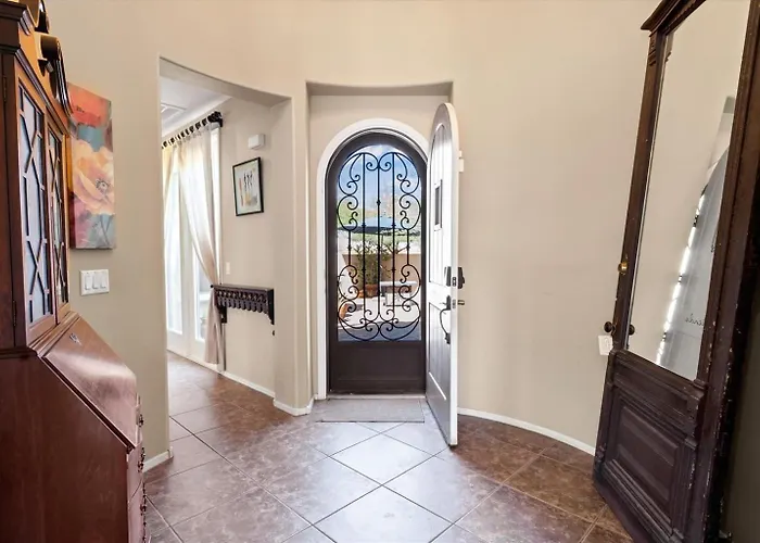 Estrella Golden Oasis Mountain View Back Yard! Holiday home Goodyear