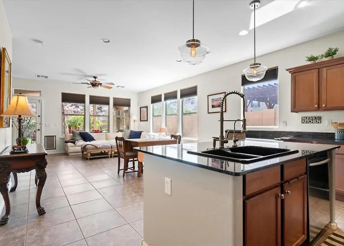 Holiday home Estrella Golden Oasis Mountain View Back Yard!